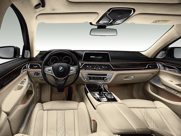 減重130kg、新增插電式複合動力！BMW第六代7-Series全面進化