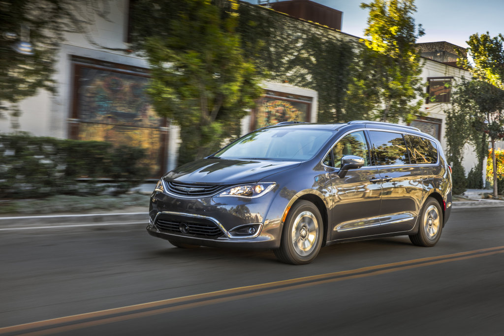 實用和里程是獲獎主因？CHRYSLER Pacifica Hybrid拿下加國2019年