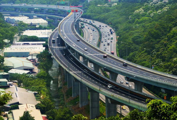 106年春節國道疏導措施！事先做好保養，行車平安為上！