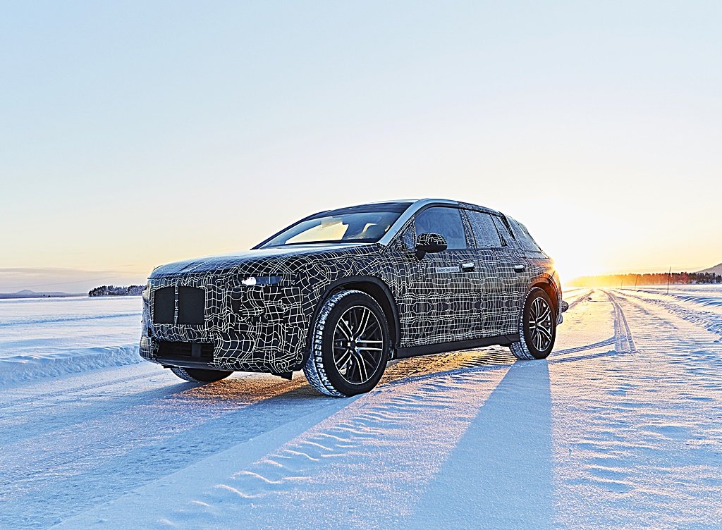 BMW iNEXT電動休旅原型車進行極地測試，證實冰雪地形依然可以狂