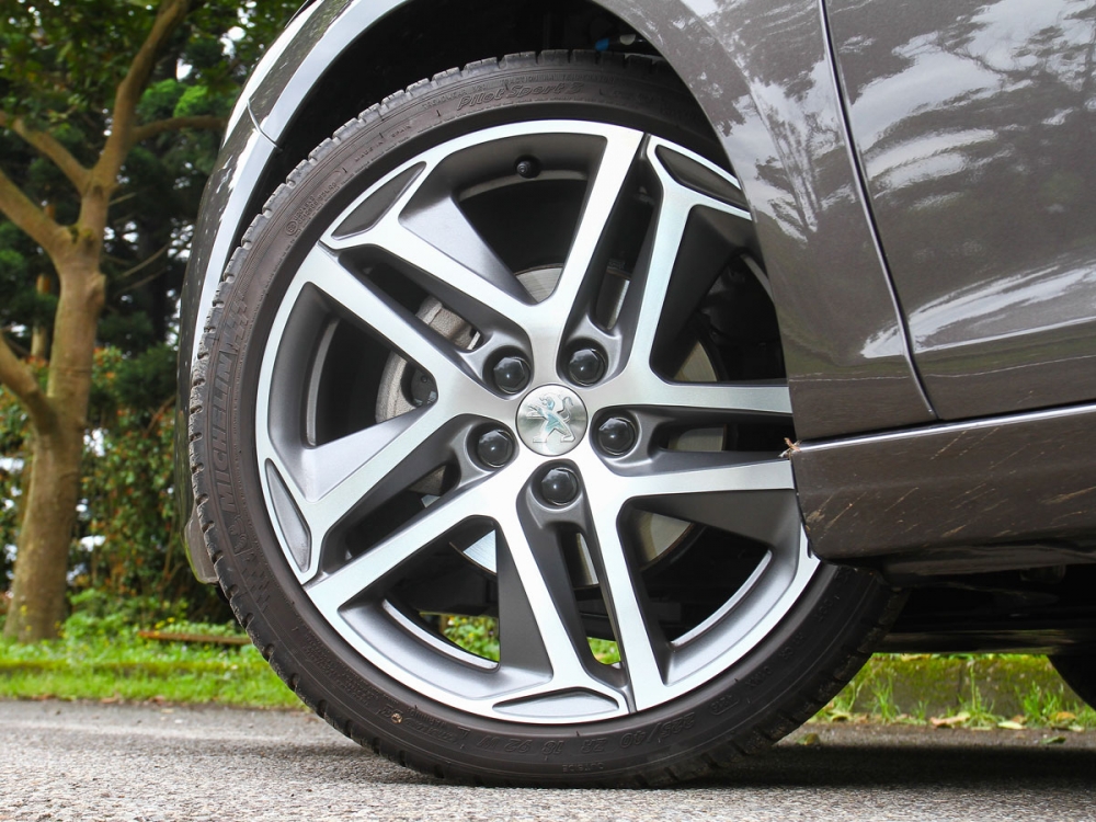 Allure+車型標配了18吋輕量化鋁合金輪圈。