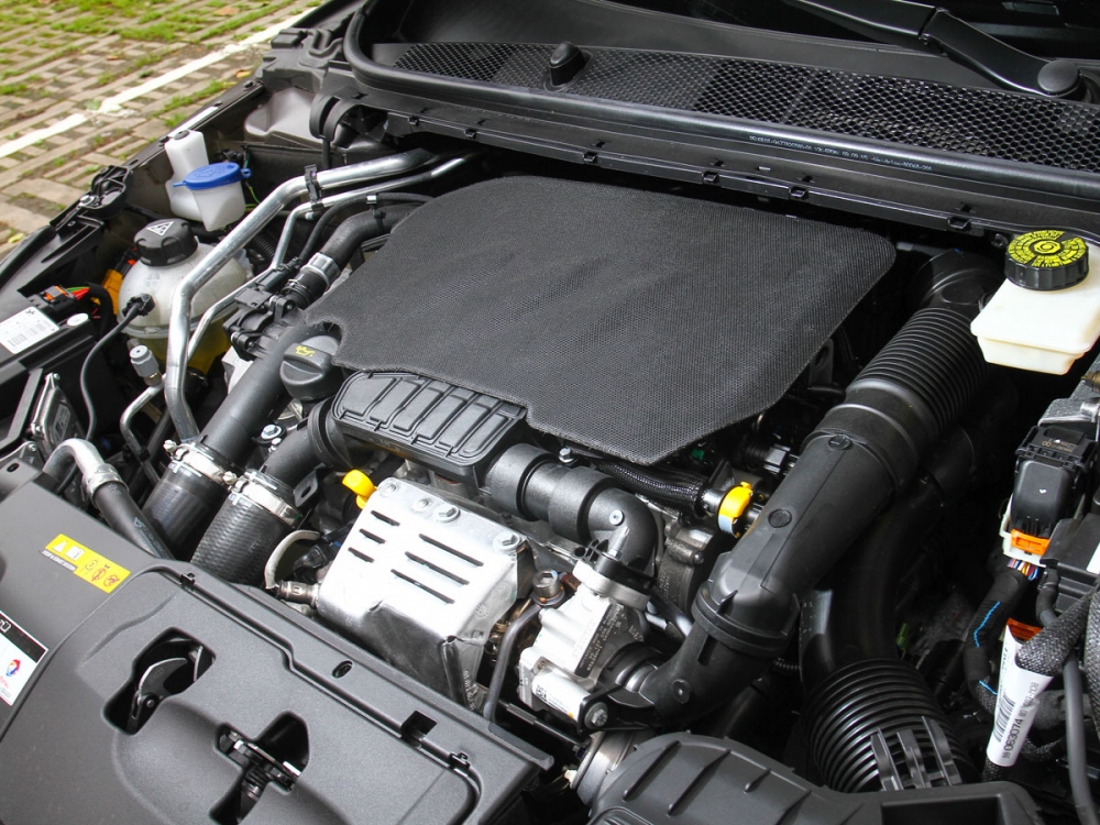 搭載了一具1.2升EB2DTS直列橫置三缸渦輪增壓汽油引擎，能輸出130hp/23.45kgm。