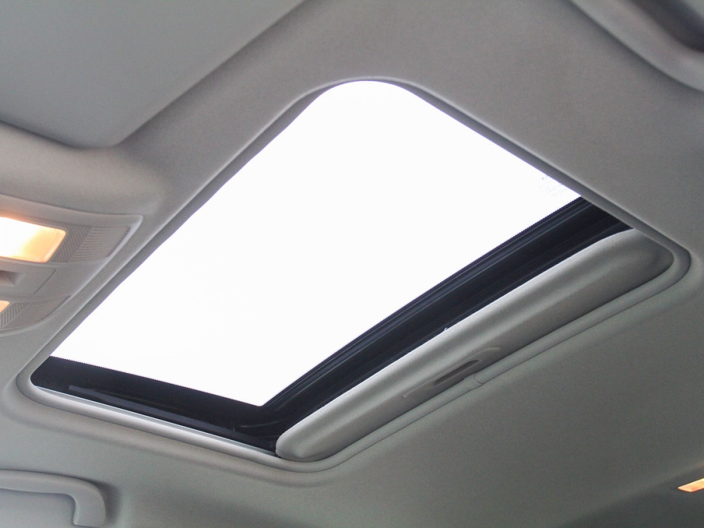 配備天窗的設定，可為車輛帶來更明亮的視覺感受。
