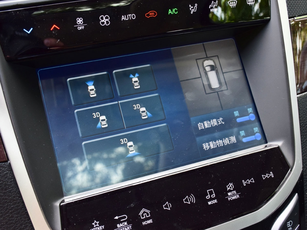 3D X-View+智慧3D影像輔助系統能呈現車側及車後3D影像，排除所有潛在危險。