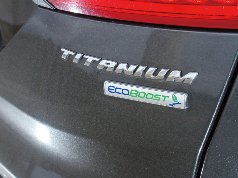 尾門下方也標示出EcoBoost動力的車型銘牌。
