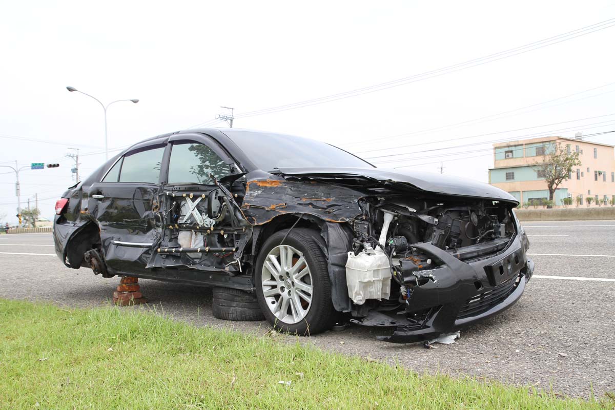 大撞接車台實例 拼裝車維修大揭密 千萬別買到的二手車 Yahoo奇摩汽車機車