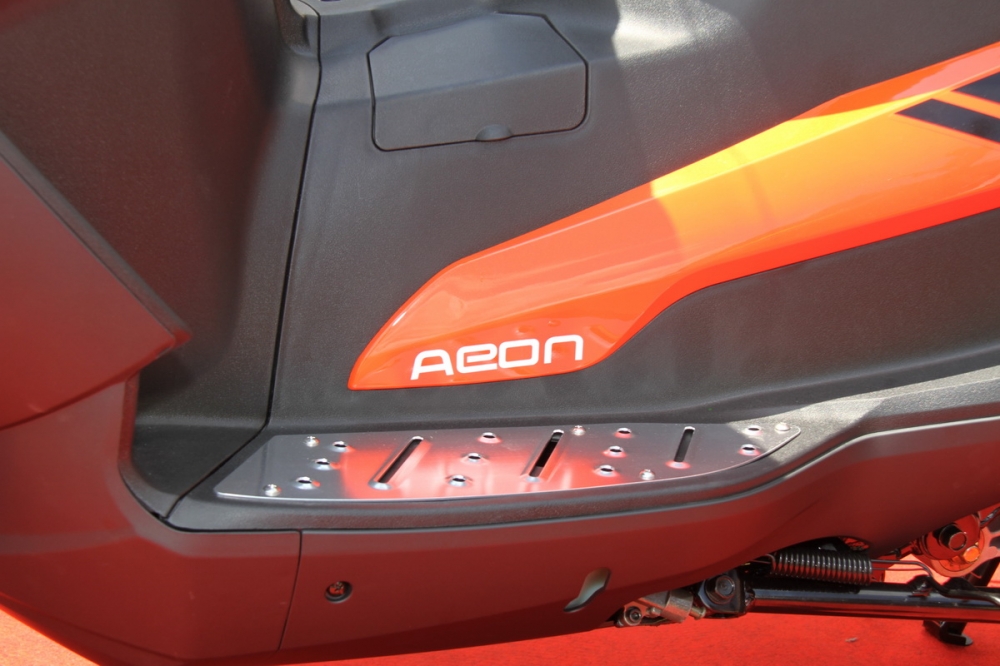 完全是不同的車，Aeon Elite 300R試駕報導
