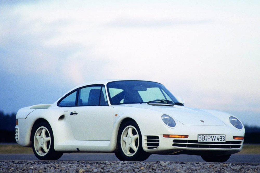 Porsche 959可說是第一代蛙王，同樣是集當代科技於一身，共僅生產了337輛。