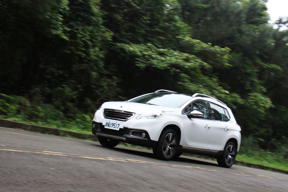 三缸渦輪搶先搭載，試駕Peugeot 2008 PureTech 1.2L Grip Control