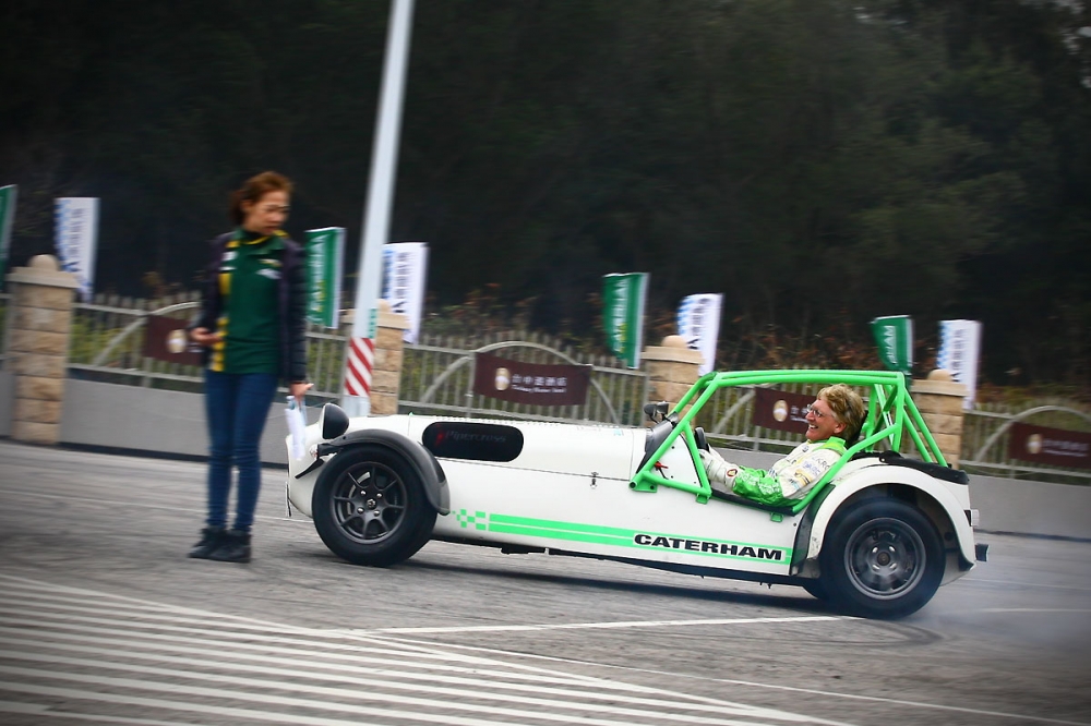 失控的美學 來「Caterham甩尾體驗營」感受熱血燒胎樂趣