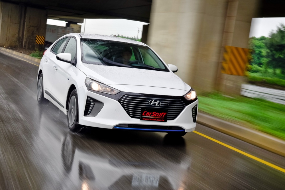 別用刻板印象看我，Hyundai Ioniq hybrid節能之外同樣驚豔