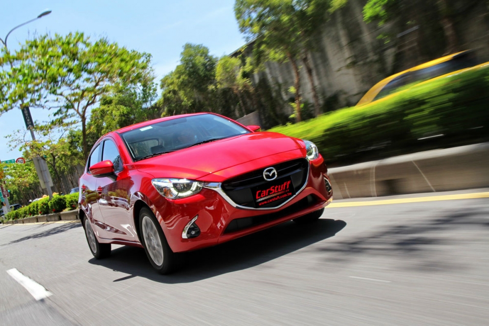 可別用代步小車看我！Mazda2頂級型比你想的還有樂趣