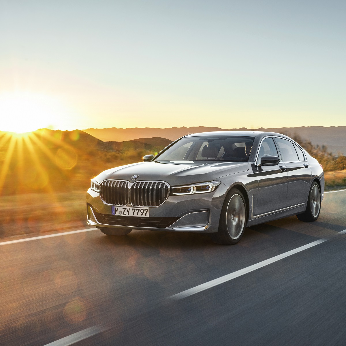 P90333097_highRes_the-new-bmw-7-series.jpg