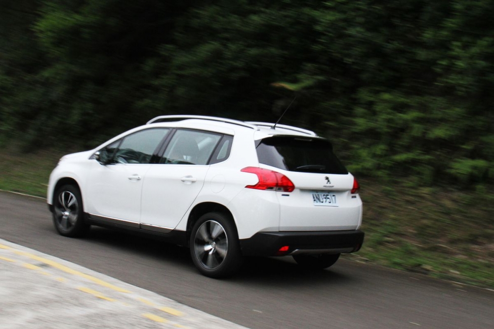 三缸渦輪搶先搭載，試駕Peugeot 2008 PureTech 1.2L Grip Control