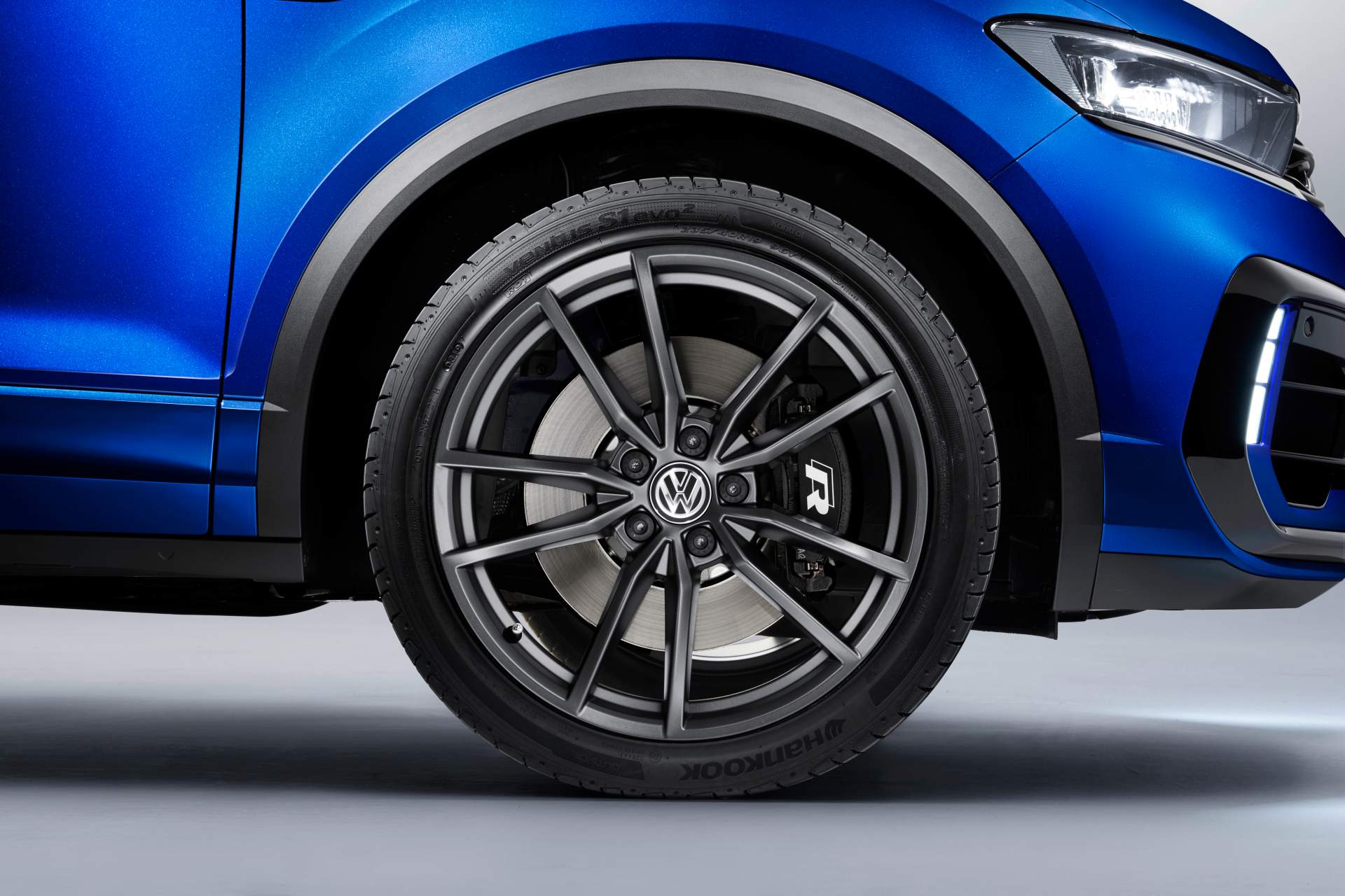 c923398e-2019-vw-t-roc-r-18.jpg