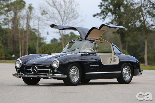 Ferrari 275 GTB、Mercedes-Benz 300SL Gullwing都是傳統的超經典車款，即便市場波動，長期看來價格仍相對穩定，因此受到不少投資型玩家青睞。