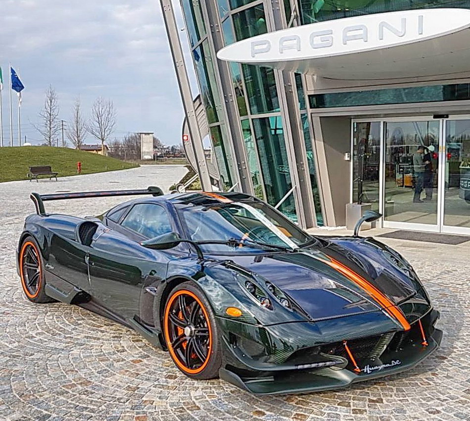 Машина Pagani Huayra