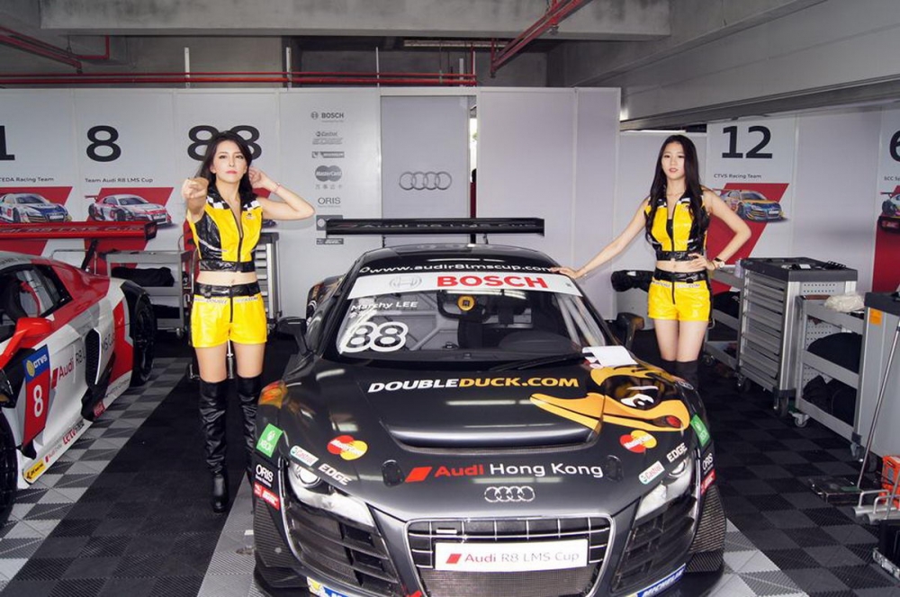 人家是二八佳人，這裡有「R8」佳人！Audi R8 LMS Cup 車快，妹更夯（圖輯）