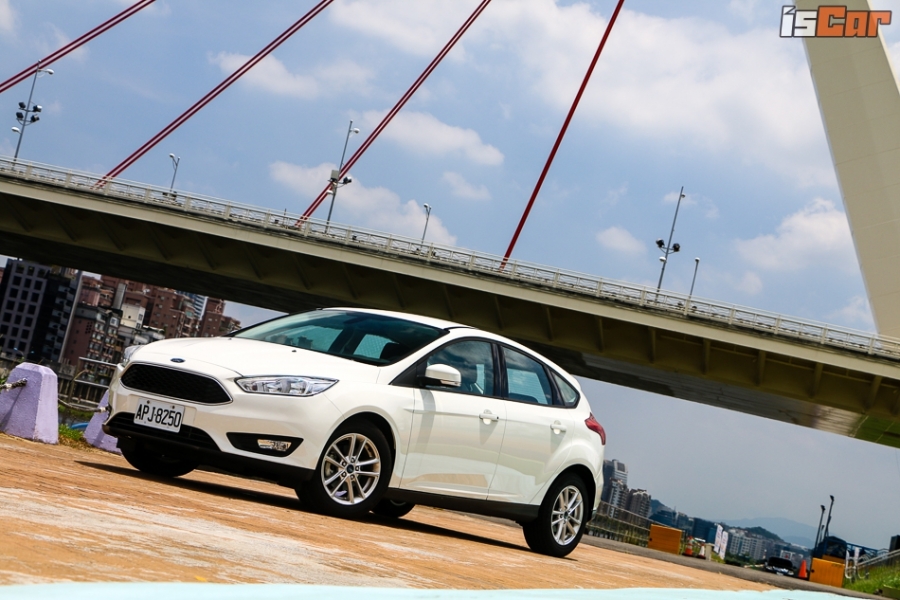 1 萬元就能開回家！現在就是入主 Ford Focus 1.6L 汽油時尚型的絕佳機會！