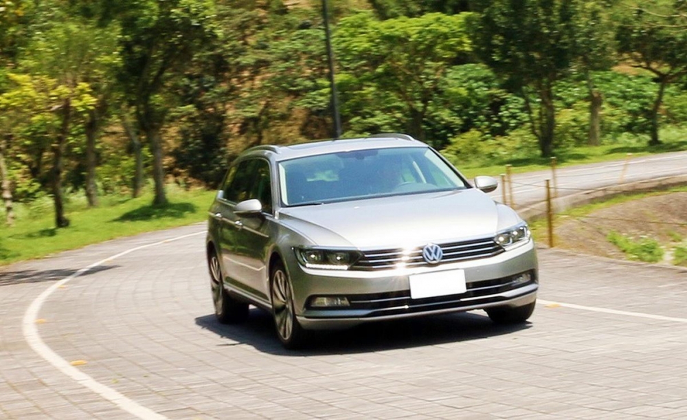 Volkswagen Passat Variant 400TDI，內斂溫和卻又不失靈活的「禁區長人」！