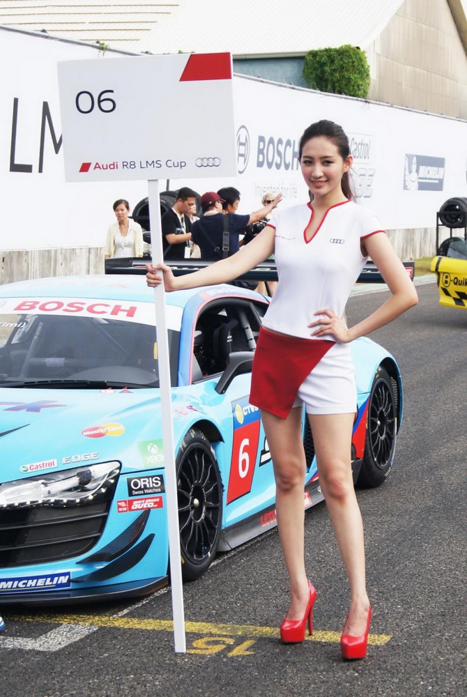 人家是二八佳人，這裡有「R8」佳人！Audi R8 LMS Cup 車快，妹更夯（圖輯）