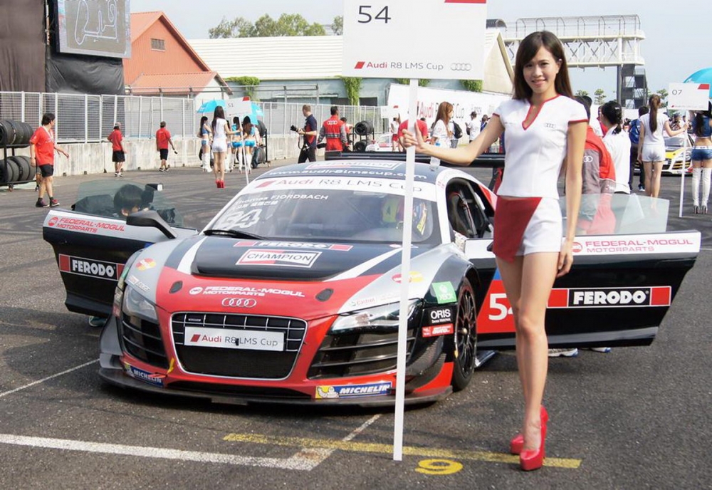 人家是二八佳人，這裡有「R8」佳人！Audi R8 LMS Cup 車快，妹更夯（圖輯）