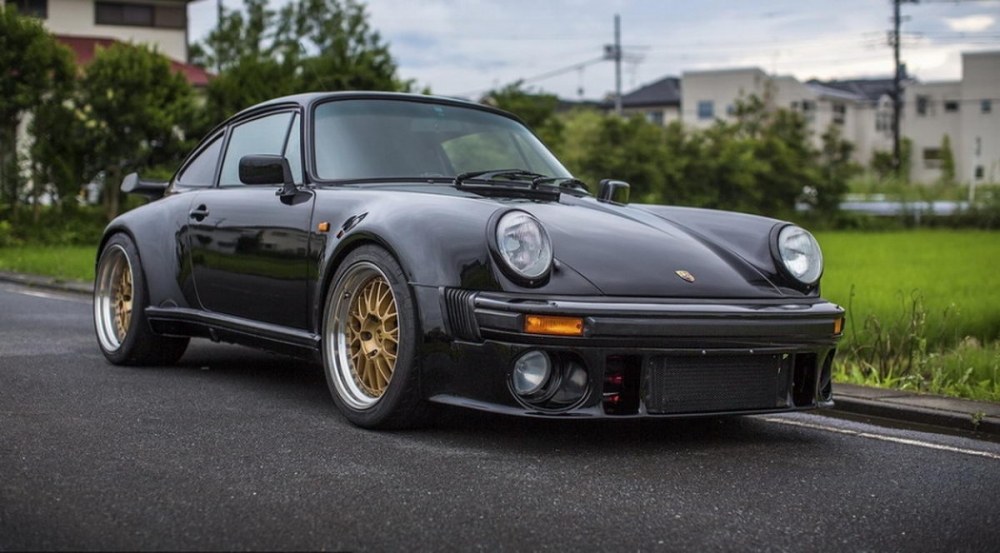 Porsche 911 black bird