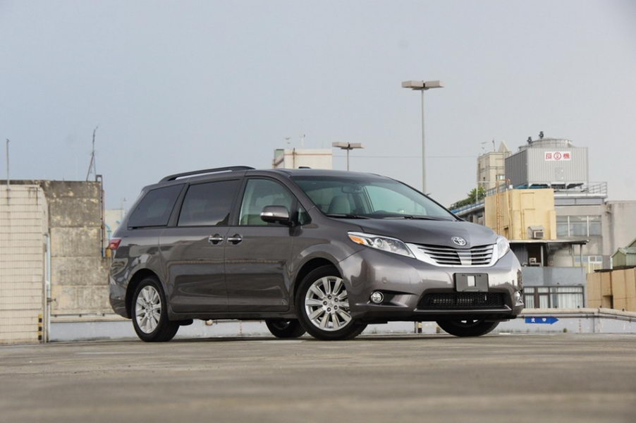 來得早，不如來得巧，試駕Toyota美國休旅車旗艦Sienna Limited，總代理車開起來果然很有「感」