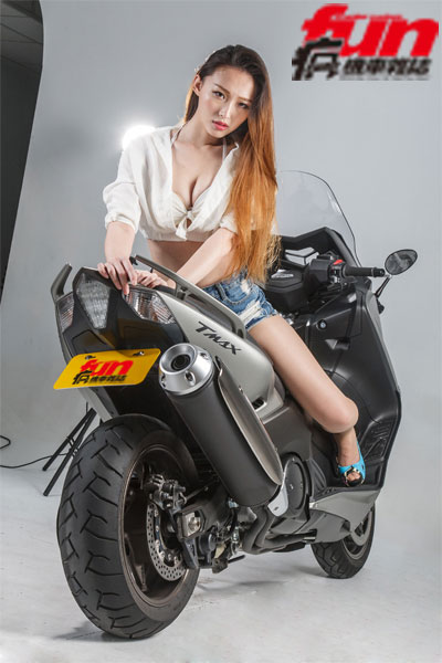 YAMAHA TMAX 530 ×  HOWUN