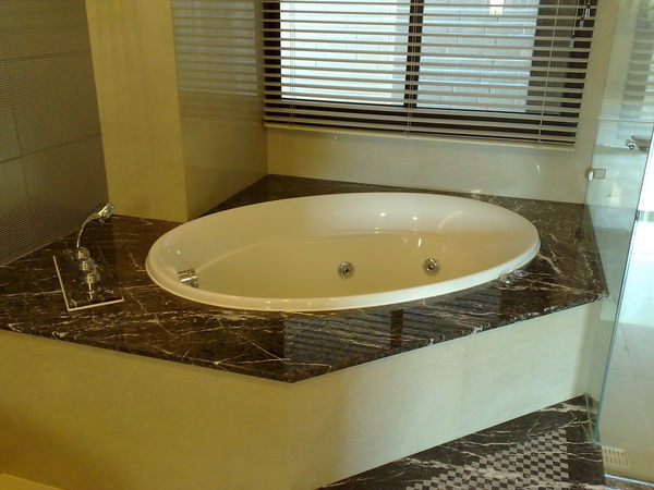 【麗室衛浴】美國KOHLER SERIF系列 橢圓造型浴缸 K-1183K-0 152.5*106*53.3CM