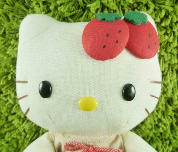 【震撼精品百貨】Hello Kitty 凱蒂貓~KITTY絨毛娃娃-環保草莓造型-M product thumbnail 3