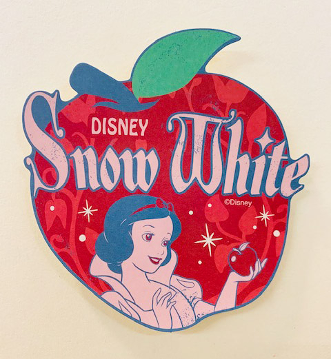 【震撼精品百貨】白雪公主七矮人_Snow White~迪士尼公主貼紙/防水貼紙-蘋果#34592