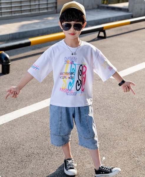 衣童趣↘韓版中大男童潮流字母T恤 帥氣寬鬆牛仔短褲 時尚百搭夏日套裝
