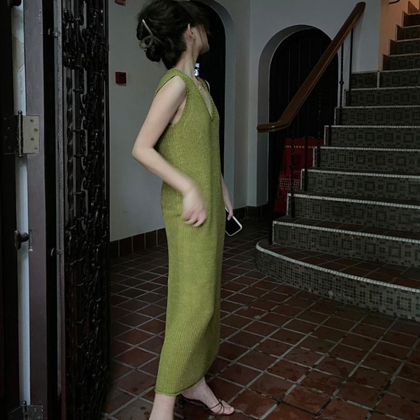 無袖針織連身裙 2022年夏季赫本氣質長裙時髦感綠色無袖針織連身裙NE425日韓美裝