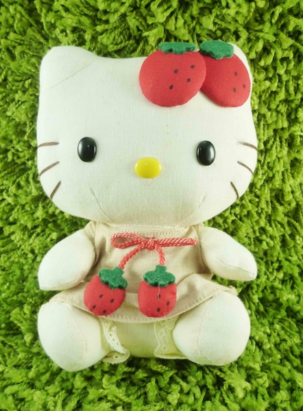 【震撼精品百貨】Hello Kitty 凱蒂貓~KITTY絨毛娃娃-環保草莓造型-M product thumbnail 2