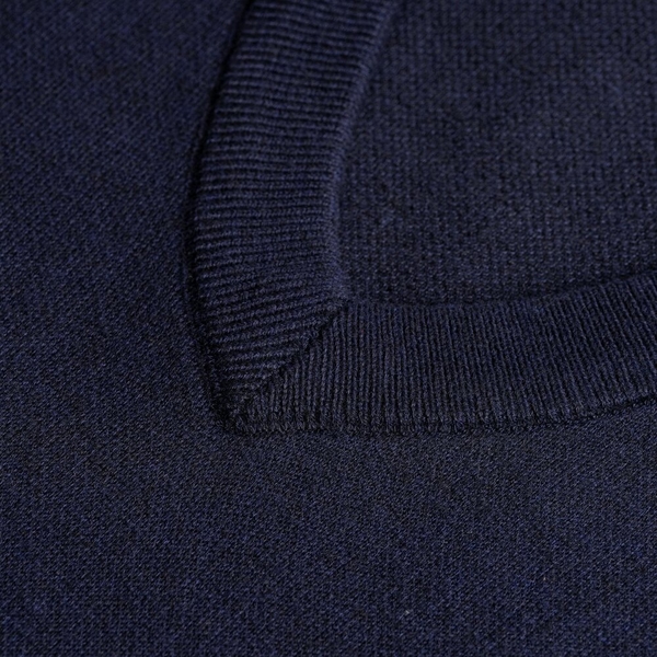 Chinjun羊毛針織背心-藏青｜V領針織毛衣、親膚保暖、商務男裝、休閒穿搭 product thumbnail 3