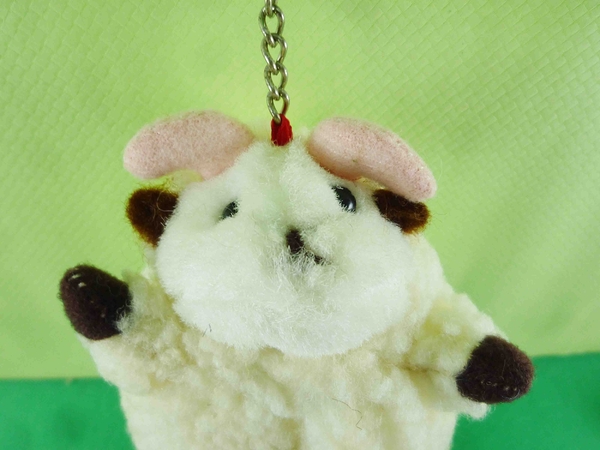 【震撼精品百貨】日本精品百貨~啾啾鑰匙圈-小羊圖案