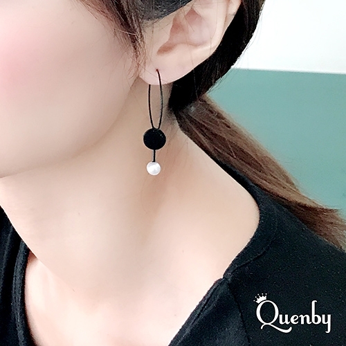 Quenby 送禮 母親節 韓系平價飾品 極簡黑系無印風垂吊珍珠耳環/耳針