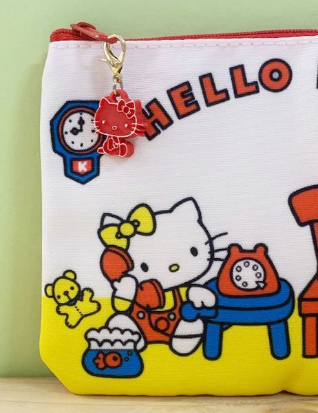 【震撼精品百貨】Hello Kitty 凱蒂貓~Hello Kitty日本SANRIO三麗鷗KITTY化妝包/筆袋-懷舊*85604 product thumbnail 2