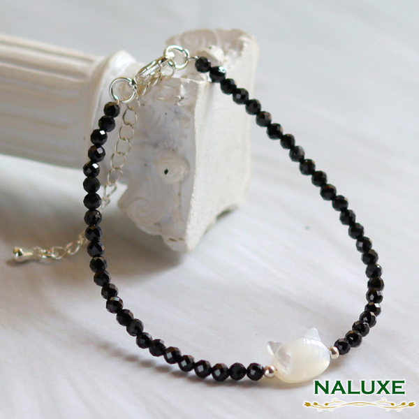 【Naluxe】黑尖晶石|深海蝶貝|黑白貓咪設計款開運能量水晶手鍊(護佑平安、守護石) product thumbnail 3