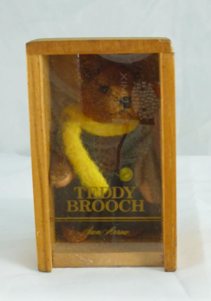 【震撼精品百貨】Teddy Bear 泰迪熊~盒裝造型絨毛娃娃別針『圍巾-黃』