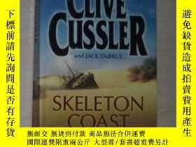 二手書博民逛書店英文原版罕見Skeleton Coast by Clive Cu