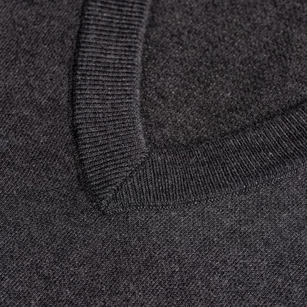 Chinjun羊毛針織背心-多款顏色｜V領針織毛衣、親膚保暖、商務男裝、休閒穿搭 product thumbnail 8