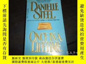 二手書博民逛書店Once罕見in a Lifetime,Danielle Ste