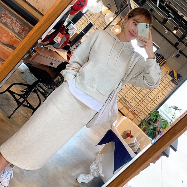 韓國製．素色假兩件連帽上衣+高腰彈性棉質窄裙．白鳥麗子