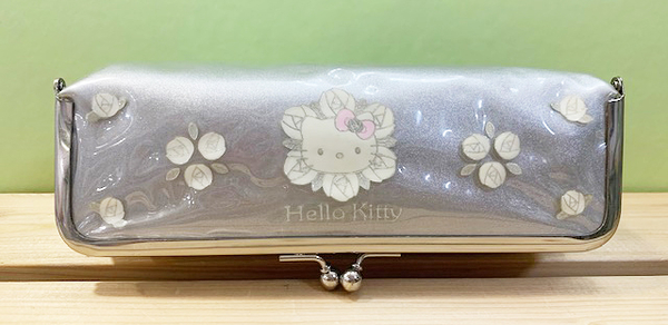 【震撼精品百貨】Hello Kitty 凱蒂貓~日本SANRIO三麗鷗化妝包/筆袋-珠扣-玫瑰銀*27293