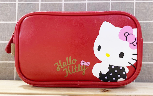 【震撼精品百貨】Hello Kitty 凱蒂貓~日本SANRIO三麗鷗KITTY化妝包/筆袋-皮革紅側坐*00510