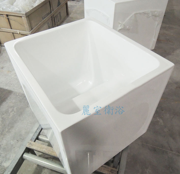 【麗室衛浴】BATHTUB WORLD LS-709 小空間坐缸 壓克力造型獨立缸 一體成型無邊縫 88*78*H78CM product thumbnail 3