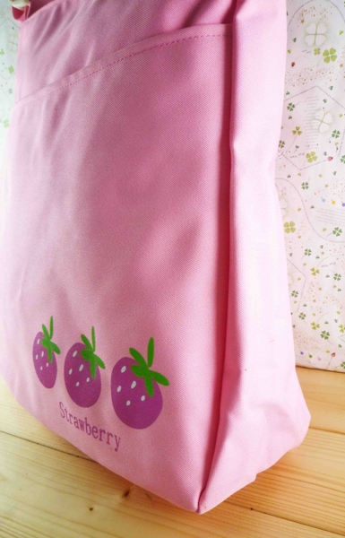【震撼精品百貨】日本精品百貨~側背包-粉草莓 product thumbnail 4