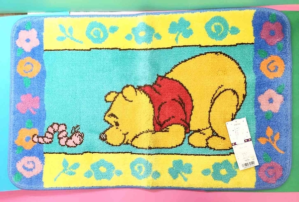 【震撼精品百貨】Winnie the Pooh 小熊維尼~日製絨毛地墊~趴著#32152